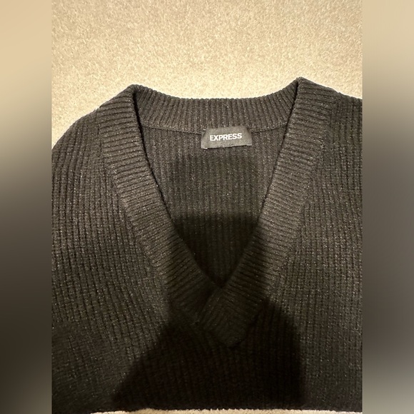 Express Sweater - Picture 4 of 4